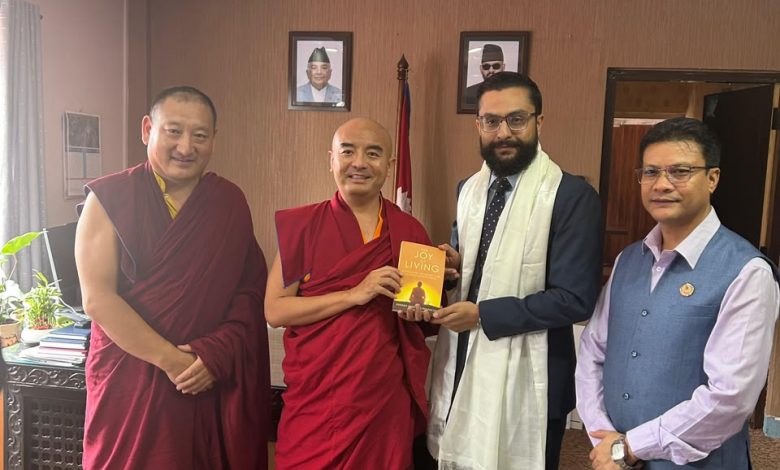 बाढीप्रभावितका लागि गुरु रिम्पोछेद्वारा एक करोड ५० लाख सहयोग बाढीप्रभावितका लागि गुरु रिम्पोछेद्वारा एक करोड ५० लाख सहयोग