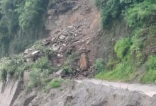 Photo of भारी वर्षाका कारण मुलुकभरका ११ वटा राजमार्गसहित विभिन्न सडक अवरुद्ध