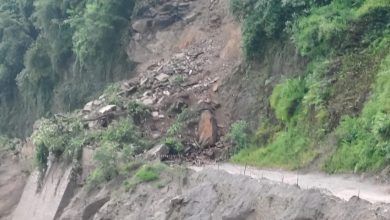 Photo of भारी वर्षाका कारण मुलुकभरका ११ वटा राजमार्गसहित विभिन्न सडक अवरुद्ध