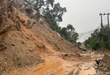 Photo of बाढीपहिरोबाट पृथ्वी राजमार्गसहित मुख्यसडक अवरुद्ध