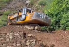 Photo of सवारी आवागमन बन्द गरेर परेवाभिरमा सडक मर्मत गरिँदै