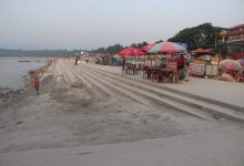 Photo of नारायणीको बाढीले चौर बगर बनाउँदा पनि ‘सी बिच’ तटबन्ध सुरक्षित