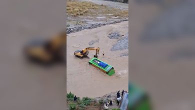 Photo of नावा खोलामा यात्रुबाहक बस फस्यो, यात्रुको उद्धार